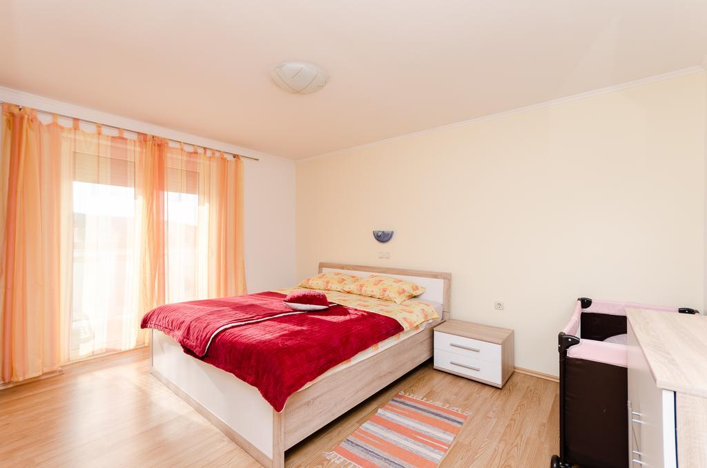 Apartments Rajka Лопар Екстериор снимка