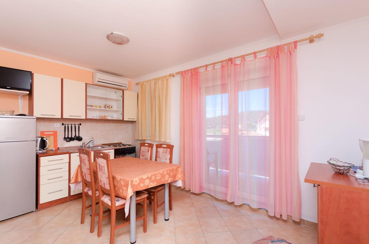 Apartments Rajka Лопар Екстериор снимка